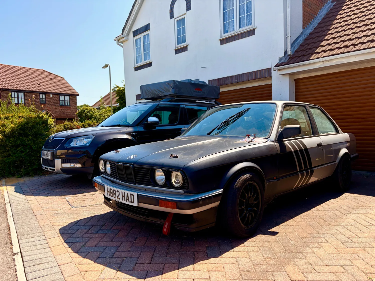 The Skoda estate and the E30 track car on the driveway.